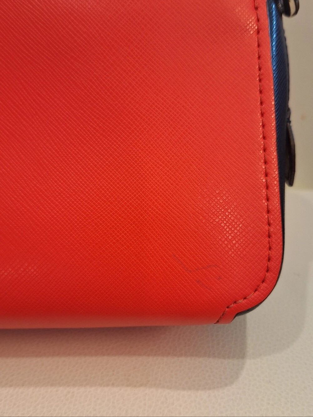 Kate Spade Red & Navy Leather Cam Bag/ Crossbody EUC - Picture 3 of 7